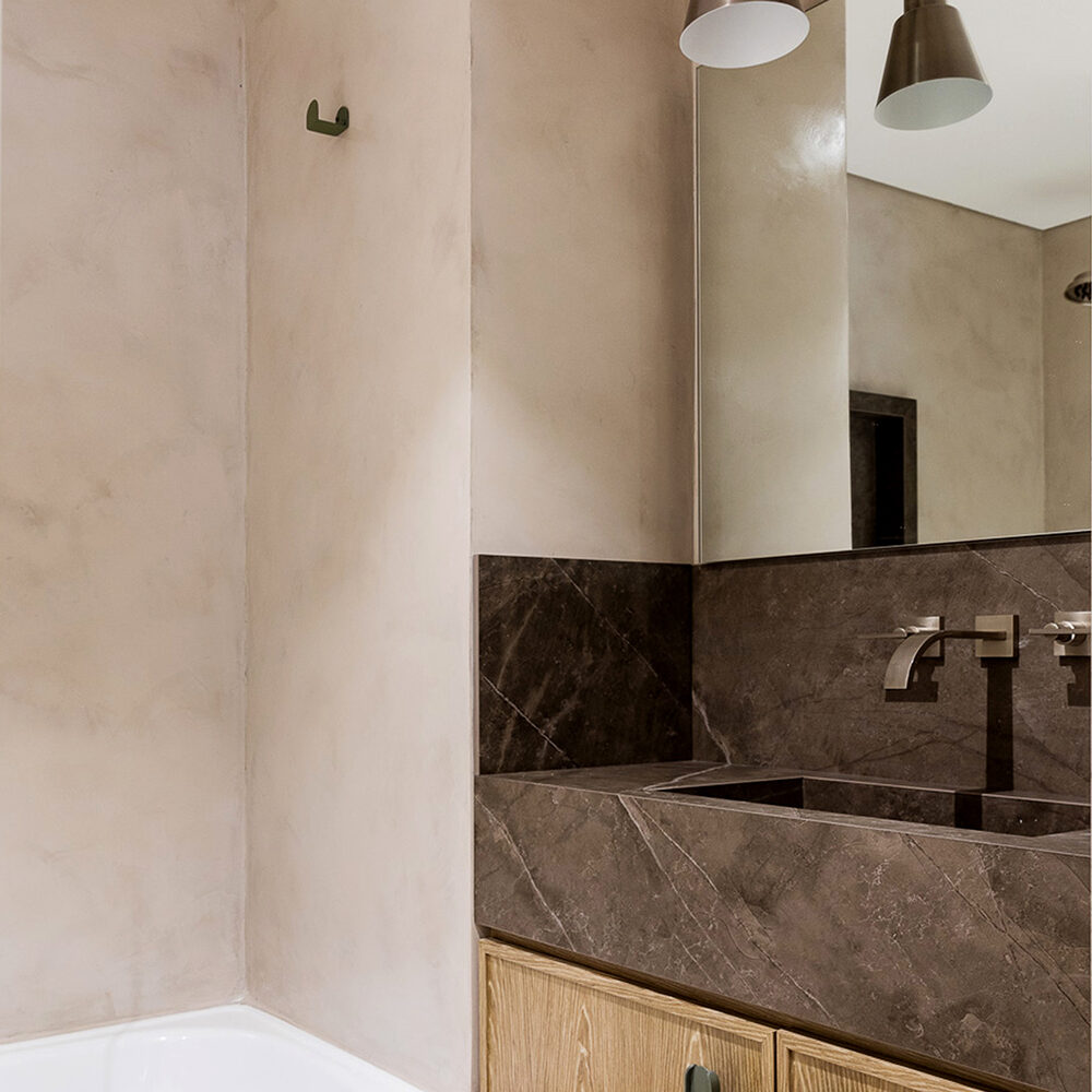 Baño de Baez en Dekton Kira.