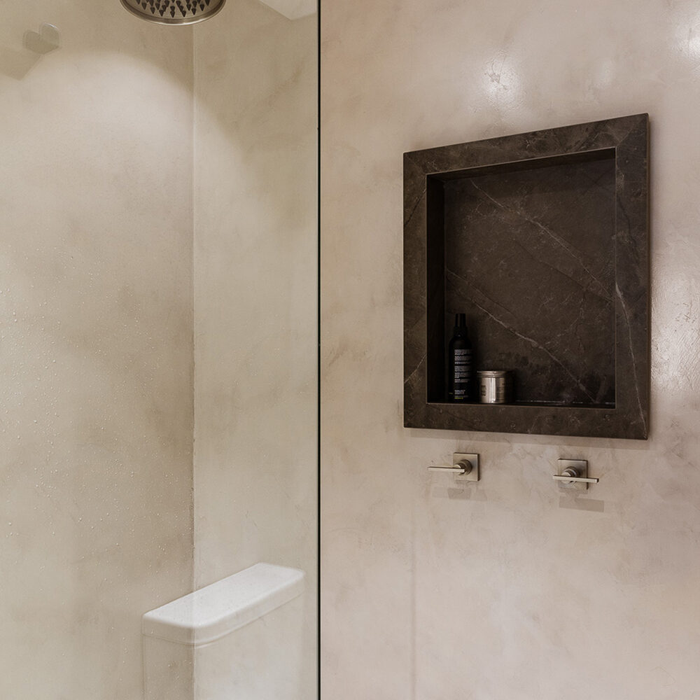 Baño de Baez en Dekton Kira.